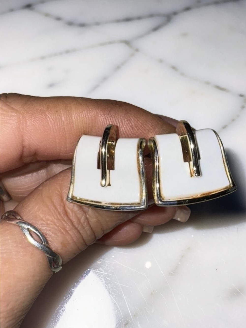 Vintage Lisner Lucite Necklace Set - Picture 4 of 7